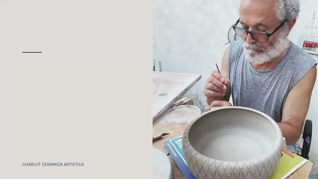 Carica il video: ceramica artistica salentina a Lecce dal 1987